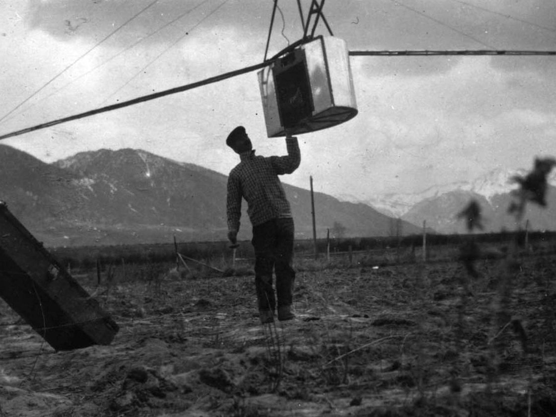 George R. Lawrence’s 49-pound panoramic camera suspended from a kite line prior to aerial photography