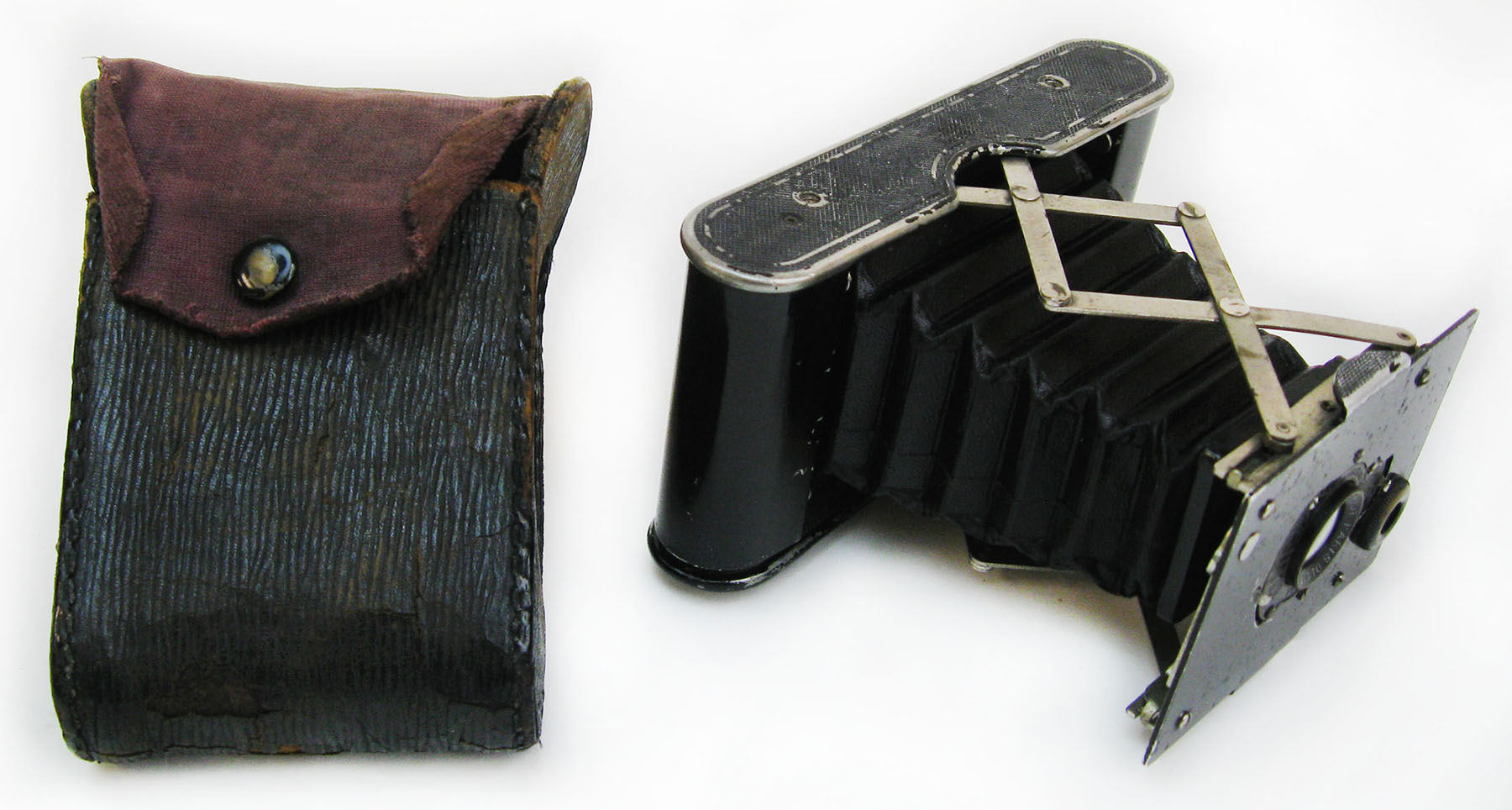 Kodak Vest Pocket Autographic folding camera with leather carrying case, used during World War I.