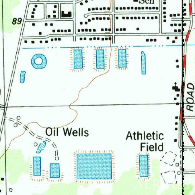 1982 map showing oil wells, former tank pits, and nearby residential development in Humble, Texas.